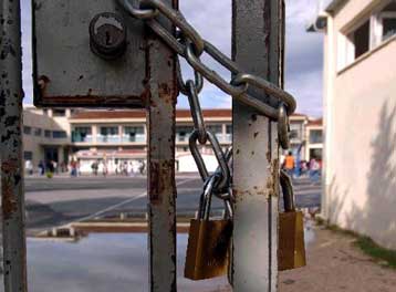 Πορεία συμπαράστασης στη 16χρονη και τη μητέρα της στην Αμάρυνθο