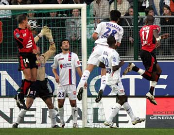Η Ρεν υποχρέωσε την Λιόν στην πρώτη ήττα της, Λιλ και Σοσό προσπέρασαν την Μαρσέιγ