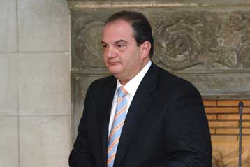 Πυκνώνουν οι εισηγήσεις προς τον πρωθυπουργό για εκλογικό αιφνιδιασμό