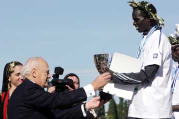 Ο Χένρι Τάουρους νικητής στον 24ο Κλασικό Μαραθώνιο της Αθήνας