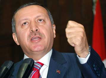 Αλλαγή του νόμου με τον οποίο διώκονται διανοούμενοι υπόσχεται ο Ερντογάν