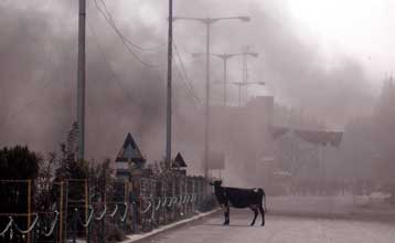Διπλή βομβιστική επίθεση στην Ινδία με οκτώ νεκρούς και δεκάδες τραυματίες
