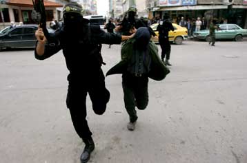 Διακοπή των επιθέσεων ή εκτέλεση του δεκανέα, το τελεσίγραφο των Παλαιστίνιων απαγωγέων