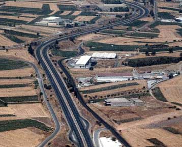 Μία στις δύο βιομηχανίες δεν λαμβάνει μέτρα προστασίας από την ρύπανση