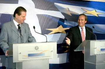 Επιμένει στις δηλώσεις περί παραίτησης ο Β.Πολύδωρας για το επίδομα στους αστυνομικούς