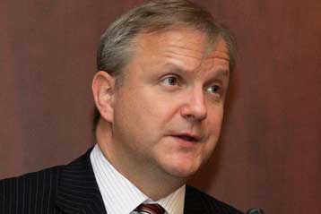 Ενθαρρύνει η Κομισιόν τον Ερντογάν να αλλάξει το νόμο για την ελευθερία της έκφρασης