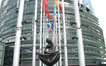 Τις καλύτερες οικονομικές επιδόσεις της δεκαετίας πετυχαίνει το 2006 η ευρωζώνη