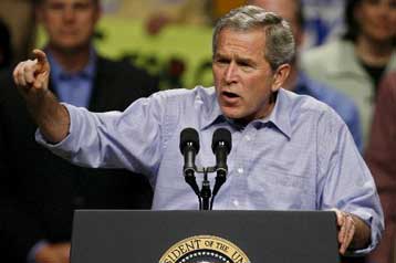 «Μεγάλο επίτευγμα» για τον Τζ.Μπους η καταδίκη του Σαντάμ Χουσεΐν σε θάνατο