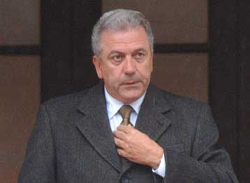 Επανέρχεται ο υπουργός Υγείας στην εκτός ΑΣΕΠ πρόσληψη 9.000 νοσηλευτών