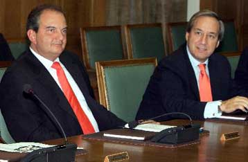 Σενάρια για πρόωρες εκλογές εν μέσω συγκρούσεων υπουργών για τα κονδύλια