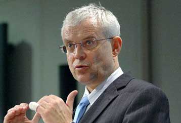 Κόντρα στην Ευρωπαϊκή Ένωση για την εβδομάδα των 65 ωρών εργασίας