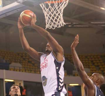 Με νίκη μπήκε ο Πανιώνιος στο EuroCup, 84-76 την Τουρκ Τέλεκομ στο Ελληνικό