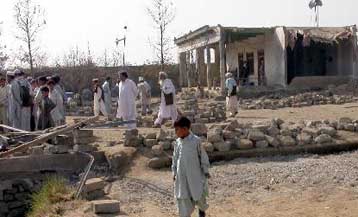 Τριάντα πέντε νεκροί από επίθεση αυτοκτονίας σε στρατιωτική βάση στο Πακιστάν