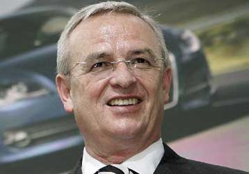 Αλλαγές διοικήσεων σε Volkswagen και Peugeot καθώς εντείνεται ο ανταγωνισμός