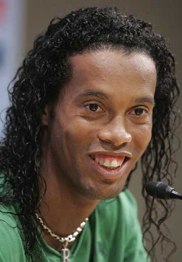 Έως και 2 εκατομμύρια δολάρια καλείται να πληρώνει για το παιδί του μηνιαίως ο Ροναλντίνιο