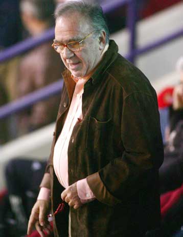 Προβληματισμένος ο Κόκκαλης αλλά δεν παίρνει ακόμα αποφάσεις