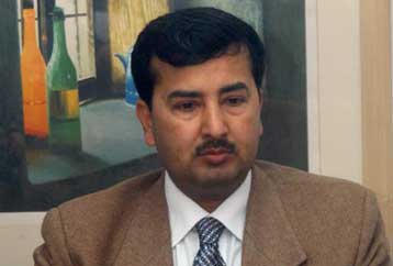 Αντικατάσταση της προσωρινής κράτησης με περιοριστικούς όρους ζητεί ο Τζαβέτ Ασλάμ