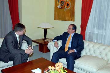 Μήνυμα Καραμανλή από τη Σλοβακία για την ευρωπαϊκή προοπτική της Αγκυρας