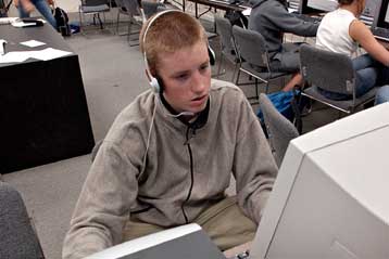Δημοφιλή στους Αμερικανούς φοιτητές τα μαθήματα μέσω Διαδικτύου