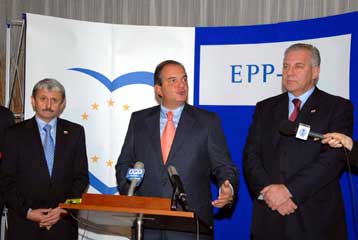 «Φρένο» στα σενάρια πρόωρων εκλογών βάζει ο πρωθυπουργός