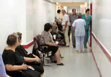 Ανεξέλεγκτες προμήθειες «μαμούθ» στα δημόσια νοσοκομεία