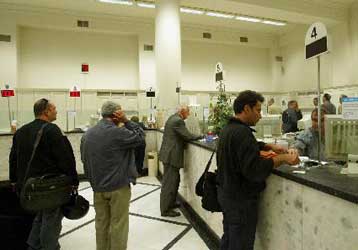 «Πόλεμος» τραπεζών στα στεγαστικά δάνεια με πτώση επιτοκίων στο 3%