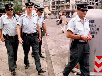 Επεκτείνεται το μέτρο των πεζών περιπολιών σε πόλεις της περιφέρειας