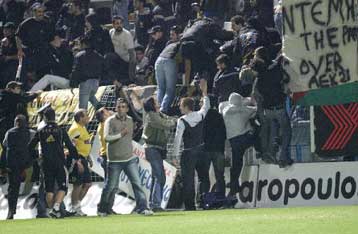 Αναγνωρίστηκαν εννέα ταραξίες οπαδοί της ΑΕΚ από τα DVD του Νικολαΐδη