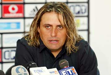 Σε καλό δρόμο ο Αρης, αν και του λείπει το γκολ, εκτιμά ο Γκιγιέρμο Όγιος