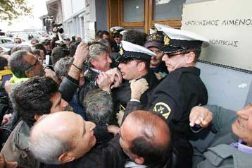 Επεισόδια στη Θεσσαλονίκη κατά την συγκέντρωση διαμαρτυρίας στον ΟΛΘ