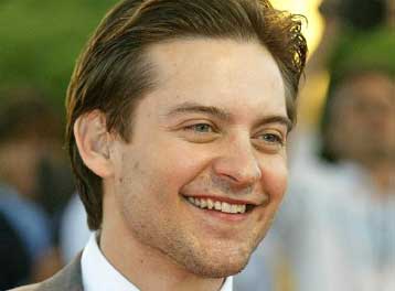 Το ρόλο του πατέρα ερμηνεύει πλέον ο Τόμπι Μαγκουάιρ