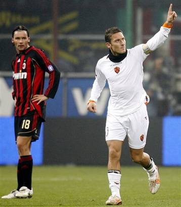 Ο Τότι διέγραψε 19 χρόνια στο «Σαν Σίρο»-Ο Σέβα θέλει να γυρίσει, λέει ο Μπερλουσκόνι
