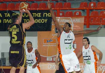 Δεν κατάφερε νέο «μπαμ» η Ολυμπιάδα, πέρασε από την Πάτρα ο Αρης με 82-71