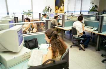 Καταγγελίες για διαφθορά στις δημόσιες υπηρεσίες στο τηλέφωνο 1564