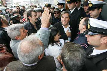 EΔΕ για τα επεισόδια με τους εργαζομένους στον ΟΛΘ