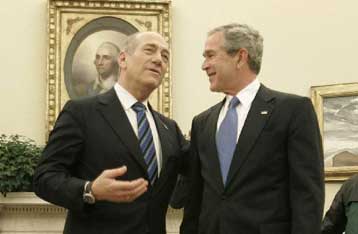 Οικονομική απομόνωση ως απάντηση σε ένα «απείθαρχο» Ιράν ζητά ο Μπους