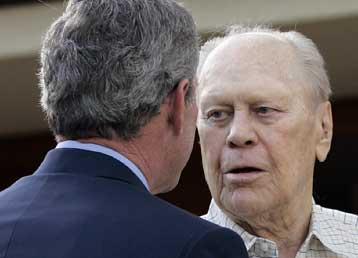 Ο μη εκλεγμένος Τζέραλντ Φορντ, ο μακροβιότερος εν ζωή πρόεδρος των ΗΠΑ