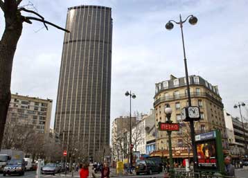 Αναστάτωση στο Παρίσι από φάρσα για βόμβα στον ουρανοξύστη του Μονπαρνάς