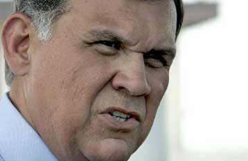 Στα χέρια του κουβανικής καταγωγής Μελ Μαρτίνες περνούν τα ηνία των Ρεπουμπλικανών