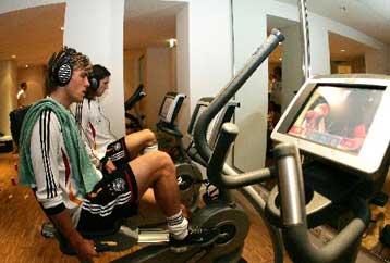 Εκτός από διεθνή φιλικά και επτά αναμετρήσεις για τα προκριματικά του EURO την Τετάρτη