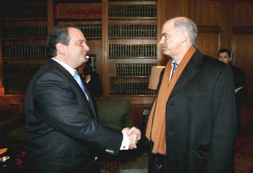 Προηγείται κατά 3,1% η ΝΔ του ΠΑΣΟΚ σε νέα δημοσκόπηση της MRB