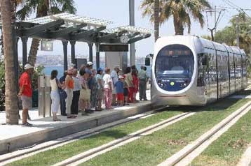 «Βυθίζεται» ο ΗΣΑΠ από το Νέο Φάληρο μέχρι τον Πειραιά