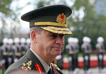 «Παγώνει» η Αγκυρα τις στρατιωτικές της σχέσεις με το Παρίσι