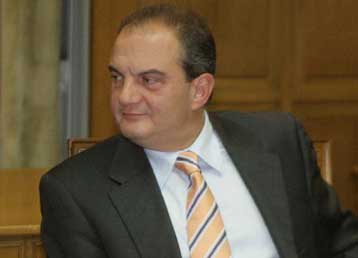 «Δεν βλέπω το λόγο για πρόωρες εκλογές» δηλώνει στο Reuters ο Κ.Καραμανλής