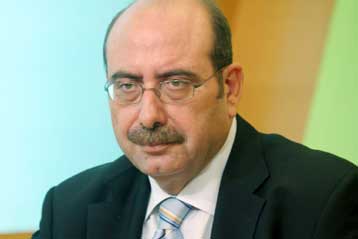 Πρωτοβουλίες για τους συμβασιούχους επαναφέρουν ΠΑΣΟΚ και ΚΕΔΚΕ