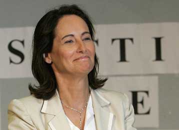 Έκλεισαν οι κάλπες με τα τηλεοπτικά δίκτυα να δίνουν προβάδισμα στη Σ.Ρουαγιάλ