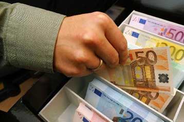 Συνδυασμένοι έλεγχοι από την Εφορία για φοροδιαφυγή και ξέπλυμα χρήματος