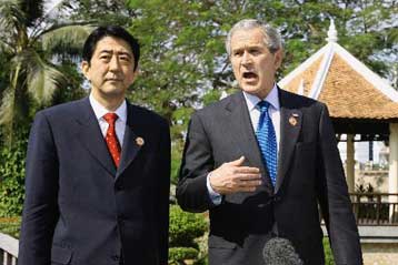 Συμφωνία Μπους – Αμπε για στενότερη συνεργασία κατά των πυρηνικών της Πιονγιάνγκ