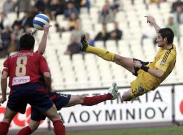 Ανατροπές στο σκορ όχι και στη βαθμολογία για Ολυμπιακό και ΑΕΚ