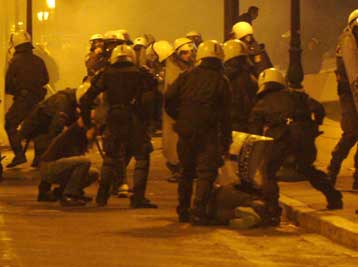 Καταγγελίες για ξυλοδαρμό νεαρού φοιτητή από αστυνομικούς με πολιτικά στη Θεσσαλονίκη